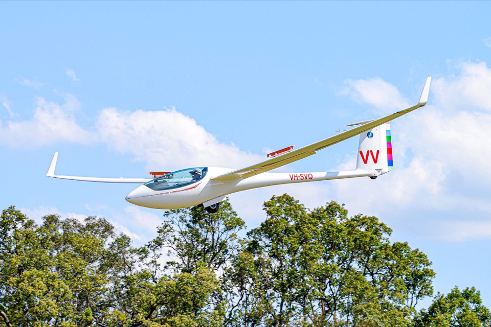 ASG 29 competition glider VH-SVQ in flight